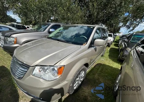 2016 Chrysler Town & Country Touring z USA, uszkodzony, nr VIN 2C4RC1BG1GR259868